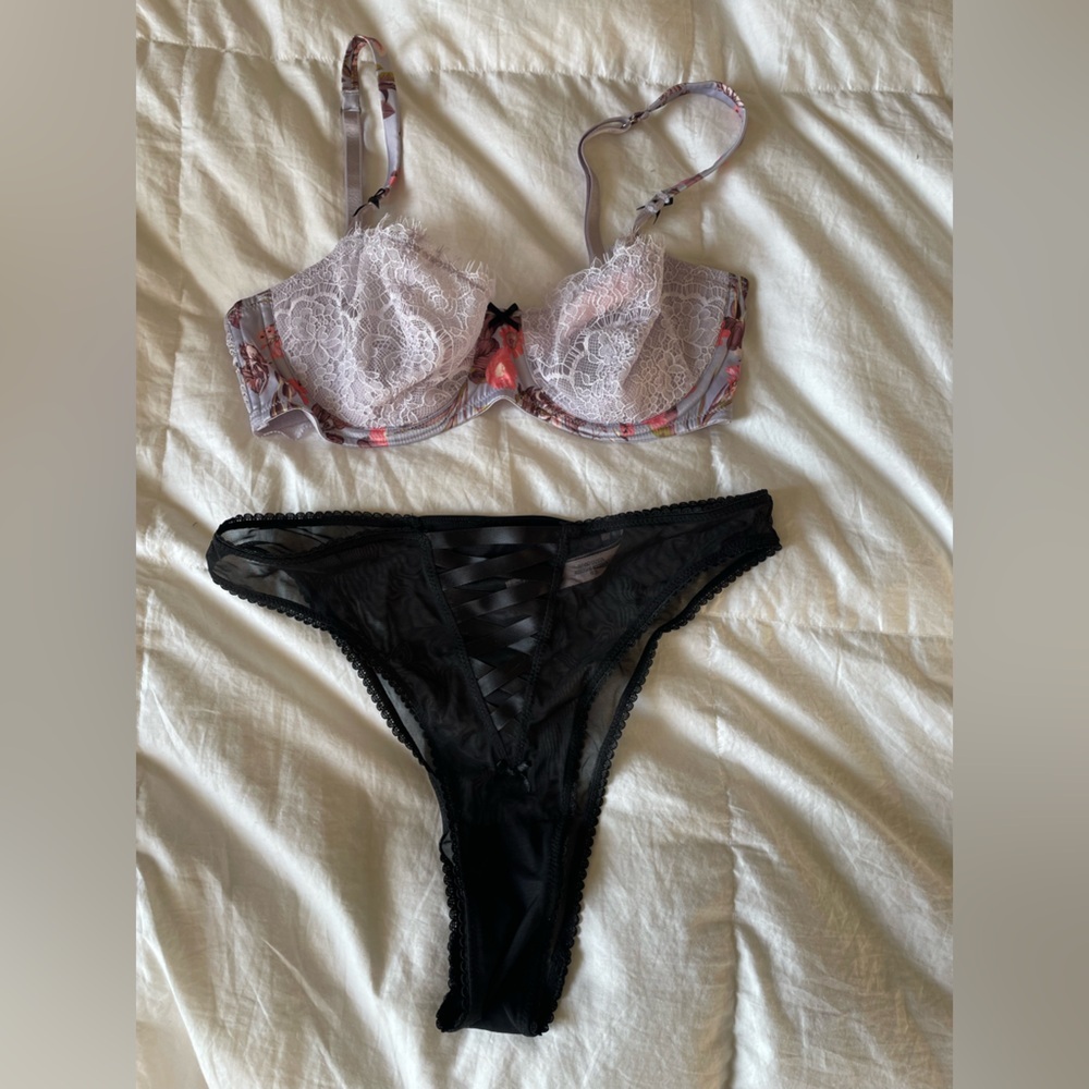 Victoria’s Secret bra and panties set 32D small